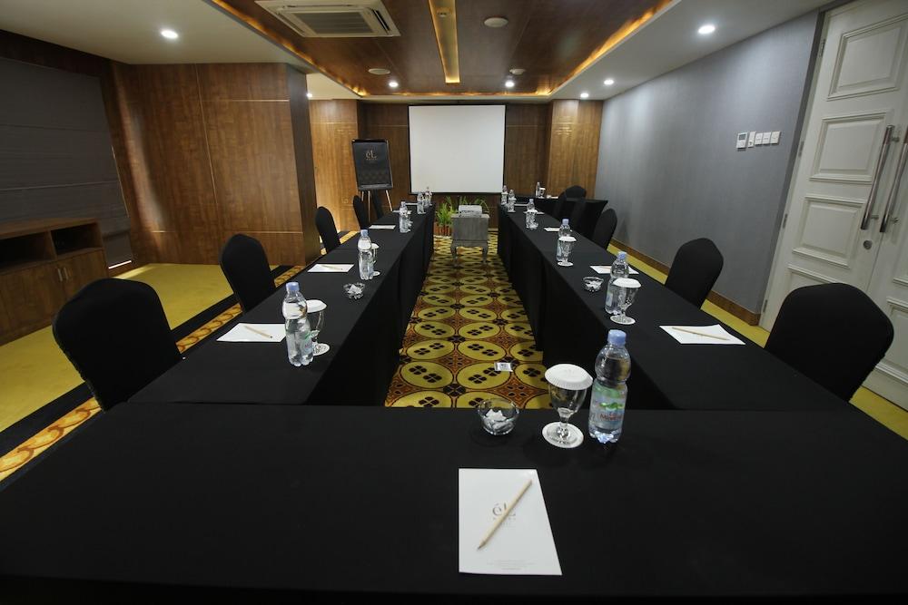 El Hotel Yogyakarta Malioboro Экстерьер фото