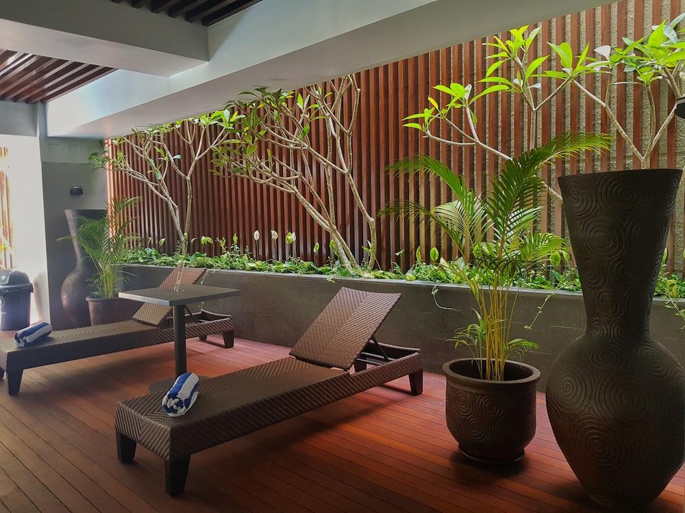 El Hotel Yogyakarta Malioboro Экстерьер фото